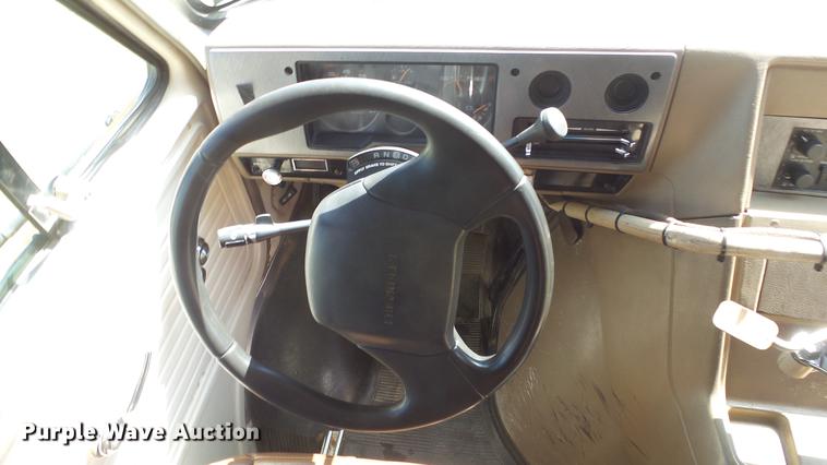 image for item FO9139 1993 Chevrolet G30 school bus