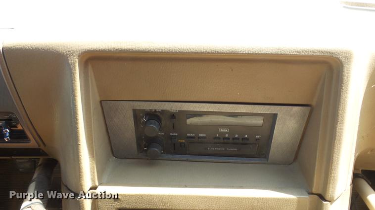 image for item FO9139 1993 Chevrolet G30 school bus