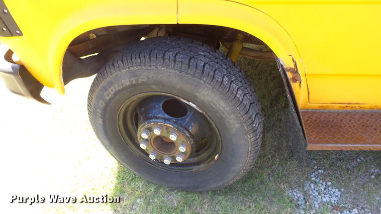 image for item FO9139 1993 Chevrolet G30 school bus