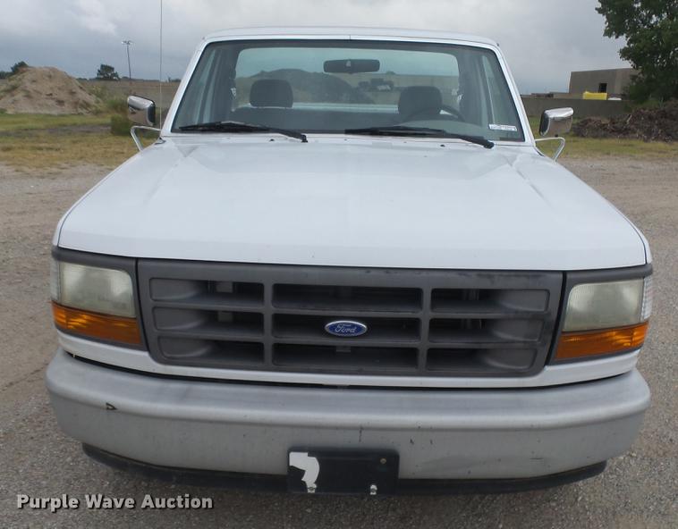 image for item FO9146 1995 Ford F150 pickup truck