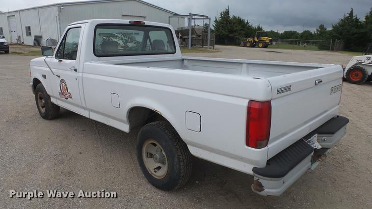 image for item FO9146 1995 Ford F150 pickup truck