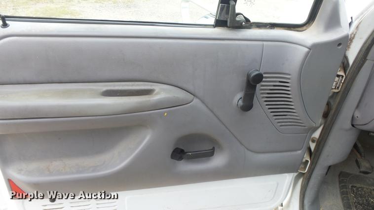 image for item FO9146 1995 Ford F150 pickup truck