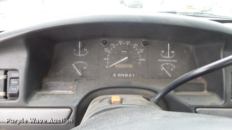 image for item FO9146 1995 Ford F150 pickup truck