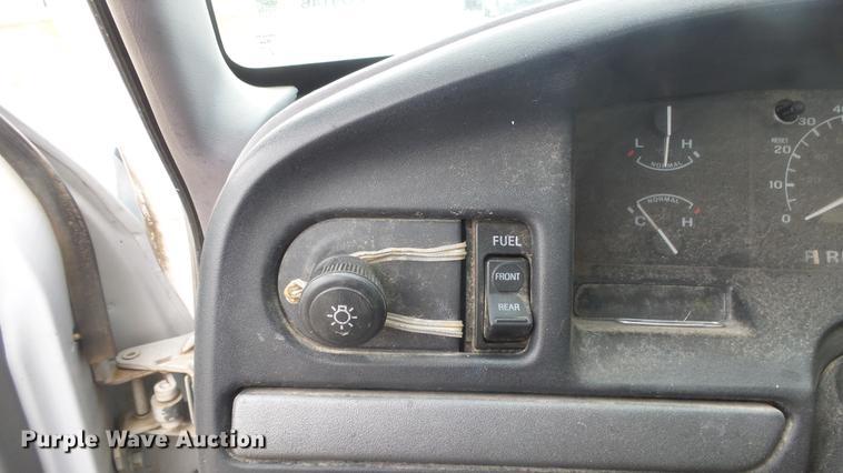 image for item FO9146 1995 Ford F150 pickup truck