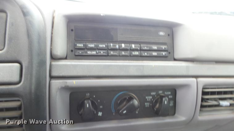 image for item FO9146 1995 Ford F150 pickup truck