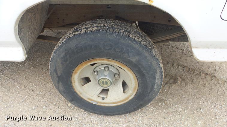 image for item FO9146 1995 Ford F150 pickup truck