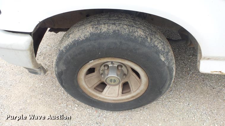 image for item FO9146 1995 Ford F150 pickup truck