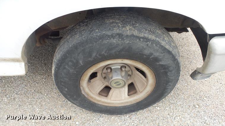 image for item FO9146 1995 Ford F150 pickup truck