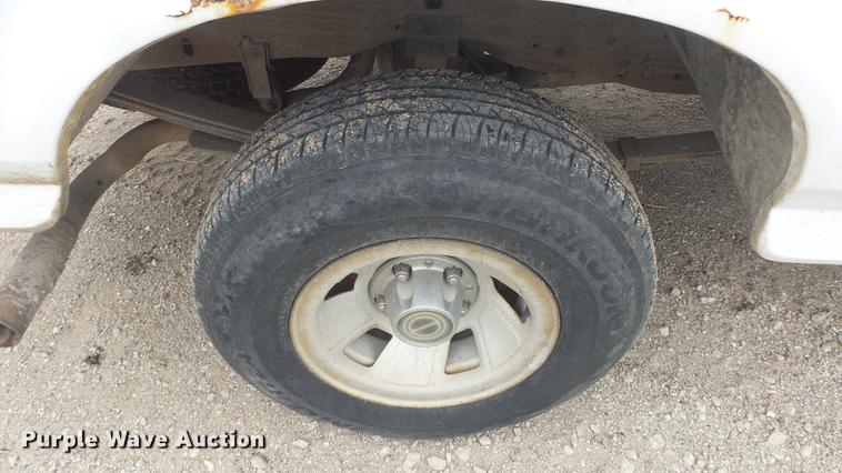 image for item FO9146 1995 Ford F150 pickup truck