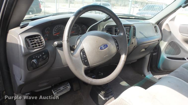 image for item FO9172 2004 Ford F150 SuperCab pickup truck