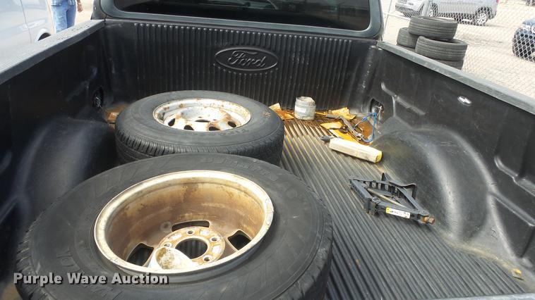 image for item FO9172 2004 Ford F150 SuperCab pickup truck