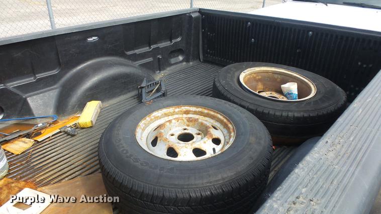 image for item FO9172 2004 Ford F150 SuperCab pickup truck