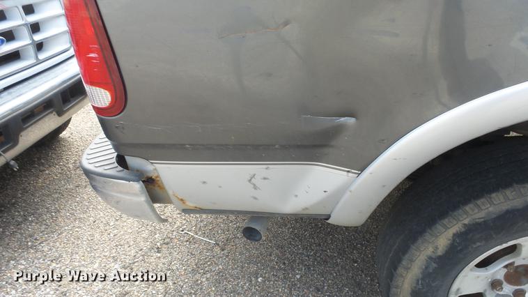 image for item FO9172 2004 Ford F150 SuperCab pickup truck