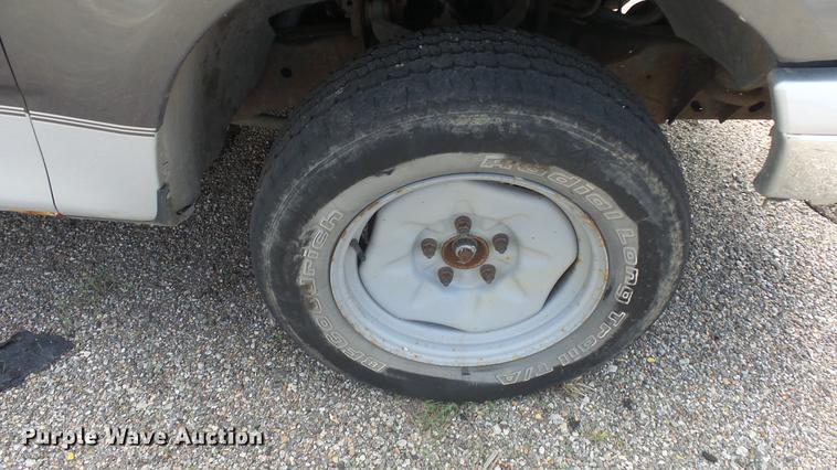 image for item FO9172 2004 Ford F150 SuperCab pickup truck