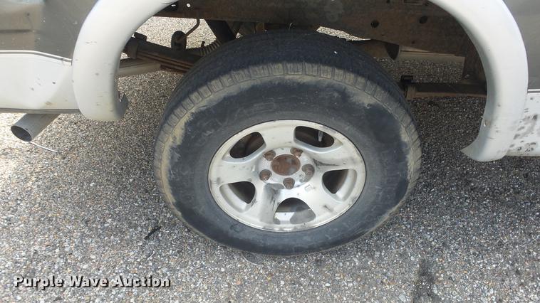 image for item FO9172 2004 Ford F150 SuperCab pickup truck