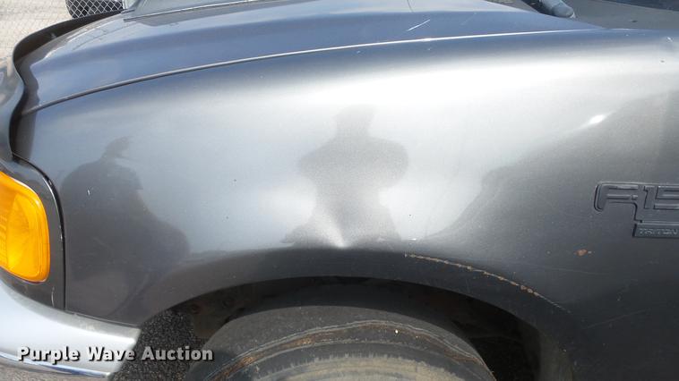 image for item FO9172 2004 Ford F150 SuperCab pickup truck