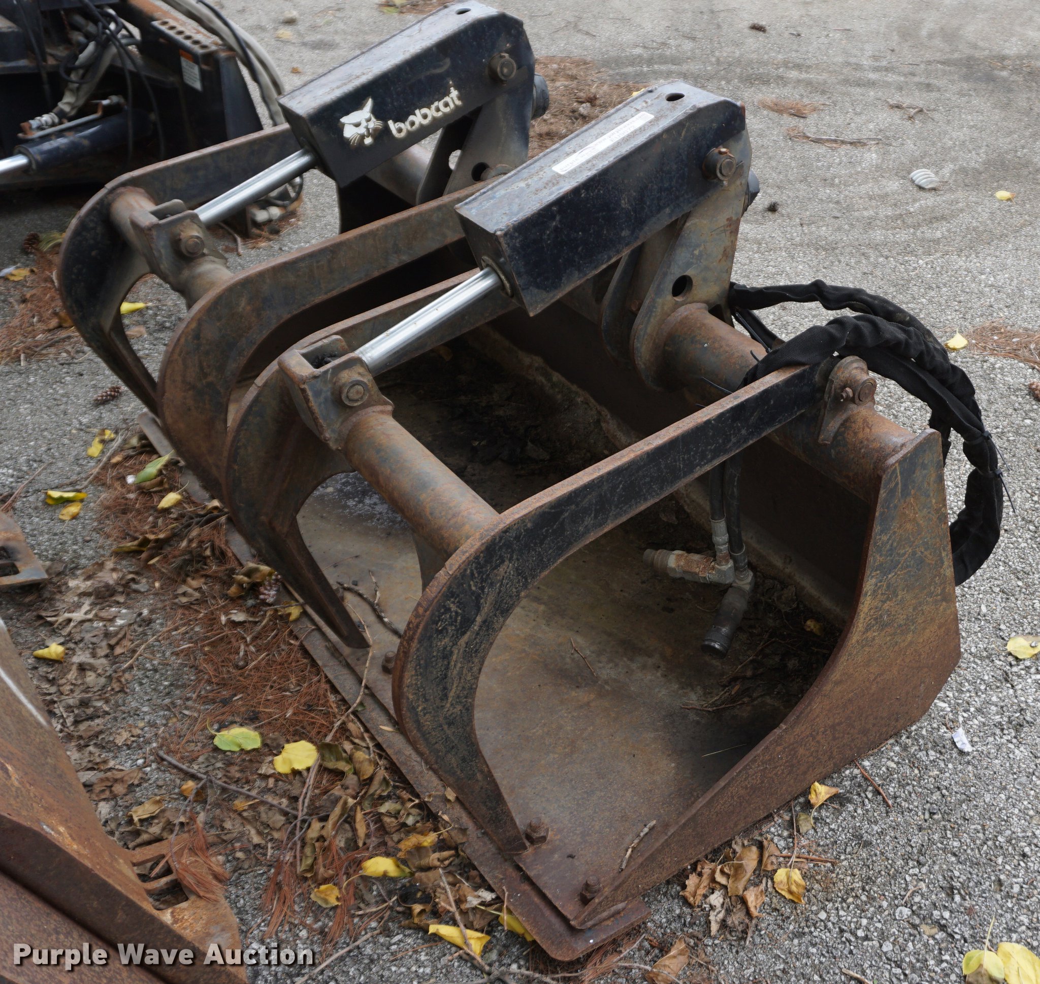 Bobcat skid steer grapple bucket in Overland Park, KS Item EU9072