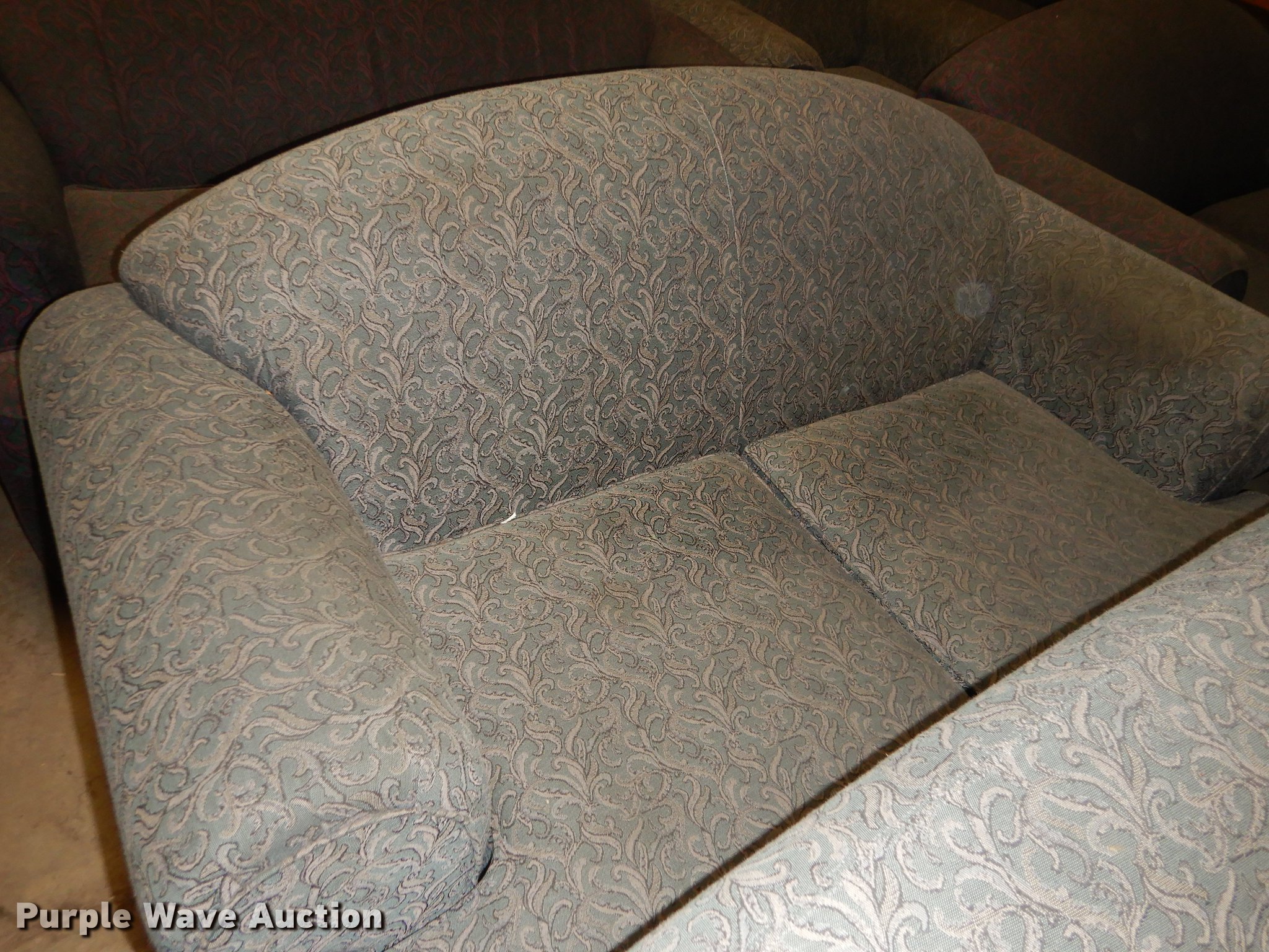 Furniture in Manhattan, KS Item FC9381 sold Purple Wave