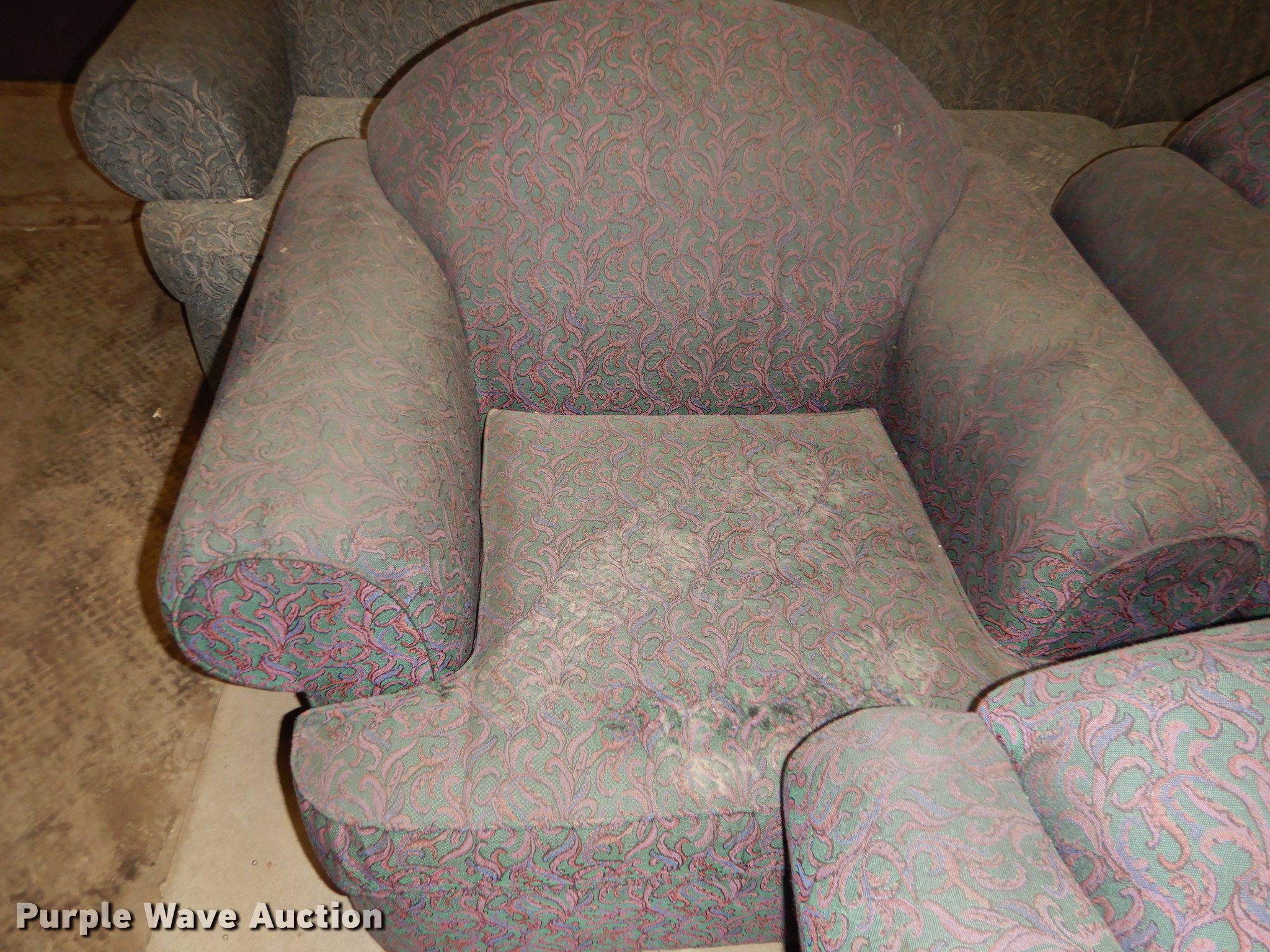 Furniture in Manhattan, KS Item FC9382 sold Purple Wave