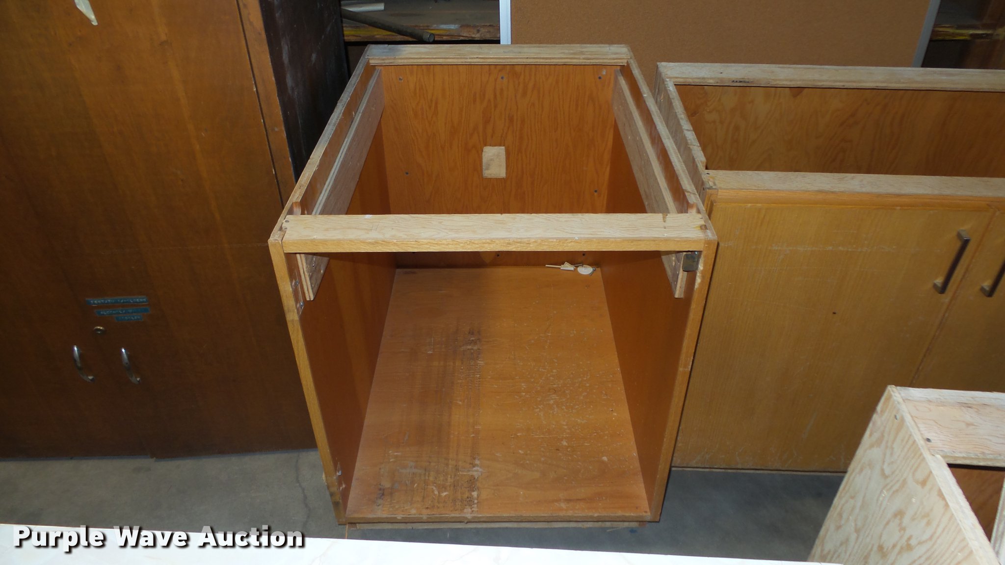 Wood in Hutchinson, KS Item FO9094 sold Purple Wave