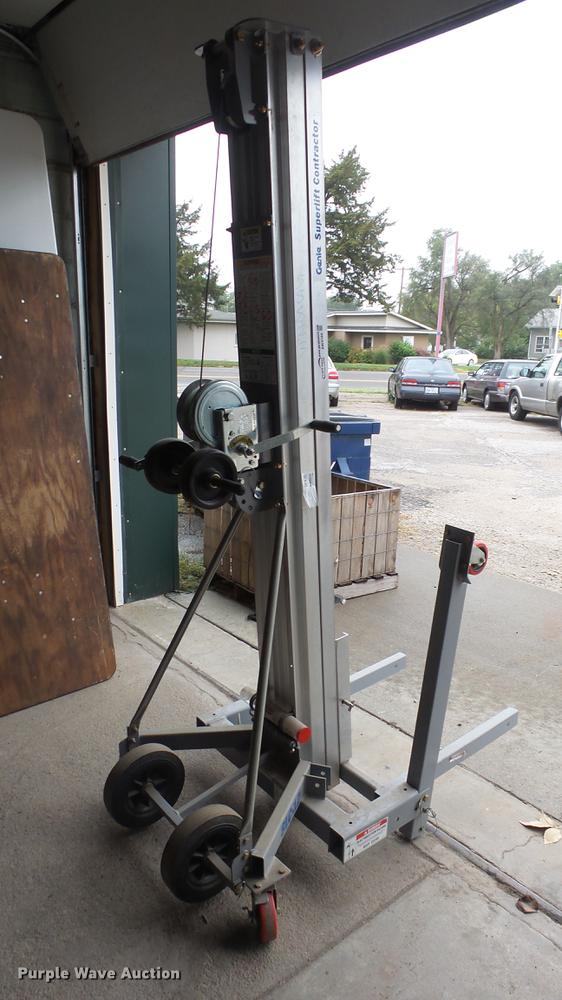 image for item AM9184 2013 Genie SLC-12 material lift