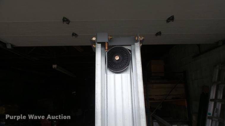 image for item AM9184 2013 Genie SLC-12 material lift