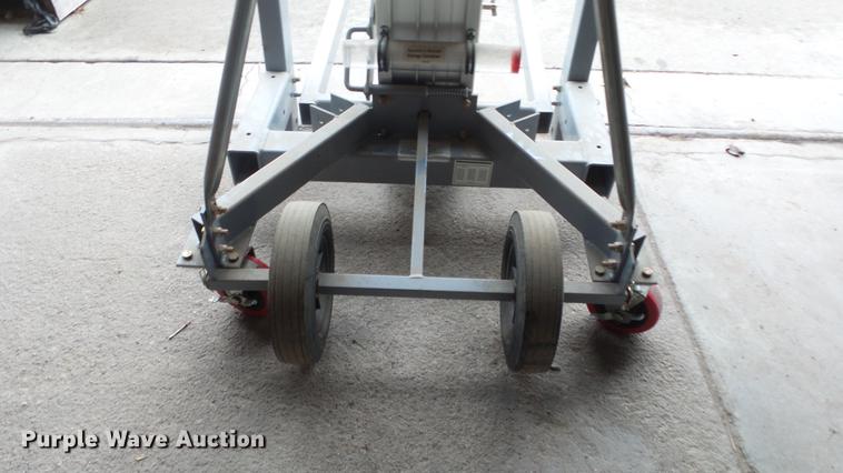 image for item AM9184 2013 Genie SLC-12 material lift