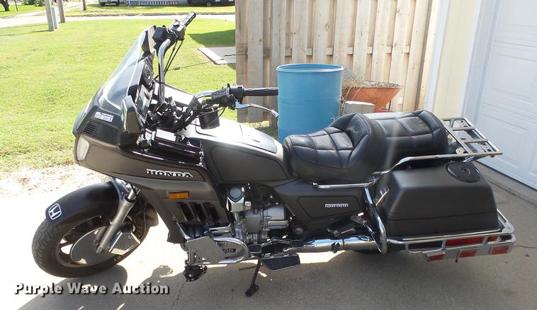 image for item AM9212 1987 Honda Goldwing GL1200 motorcycle