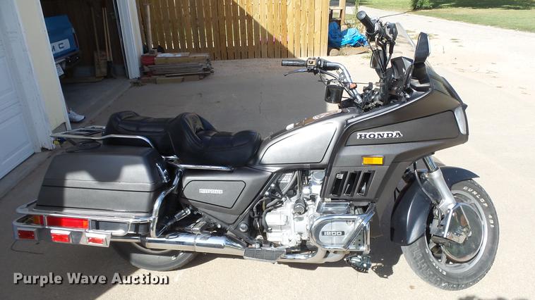 image for item AM9212 1987 Honda Goldwing GL1200 motorcycle