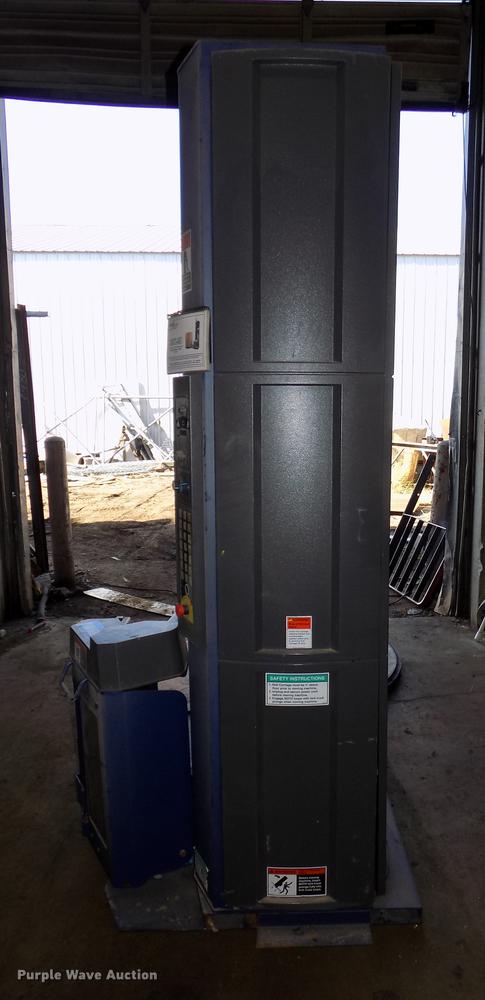 image for item DB8546 2010 Lantech Q300XT stretch wrapping system