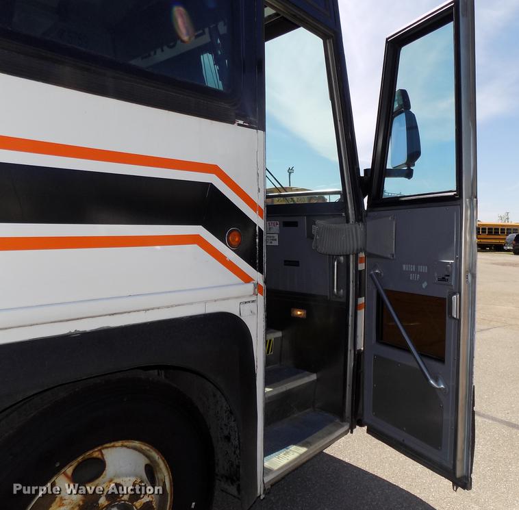 image for item DB8558 1996 MCI 102-D3 coach bus