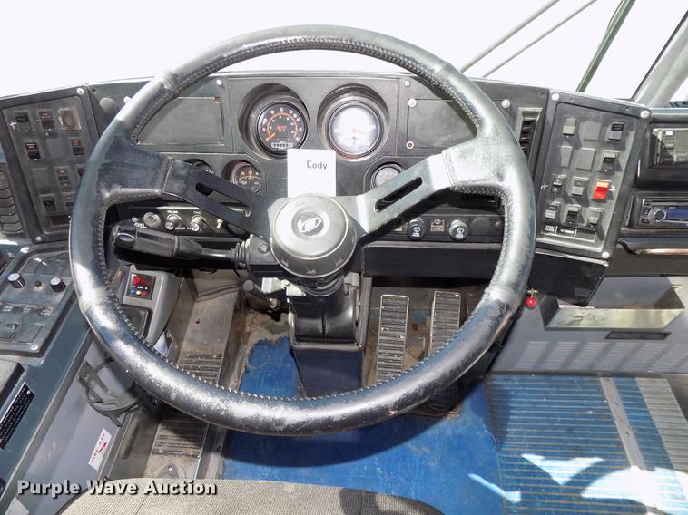 image for item DB8558 1996 MCI 102-D3 coach bus