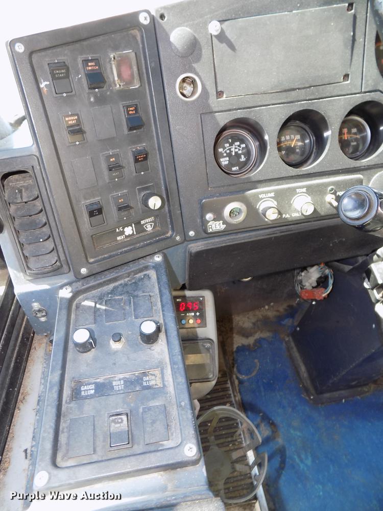 image for item DB8558 1996 MCI 102-D3 coach bus