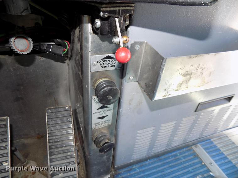 image for item DB8558 1996 MCI 102-D3 coach bus