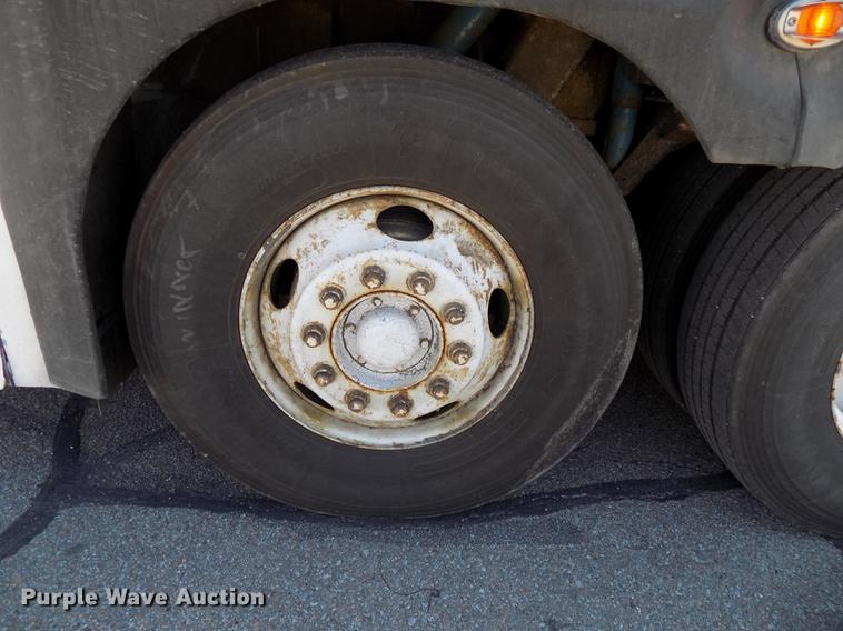 image for item DB8558 1996 MCI 102-D3 coach bus