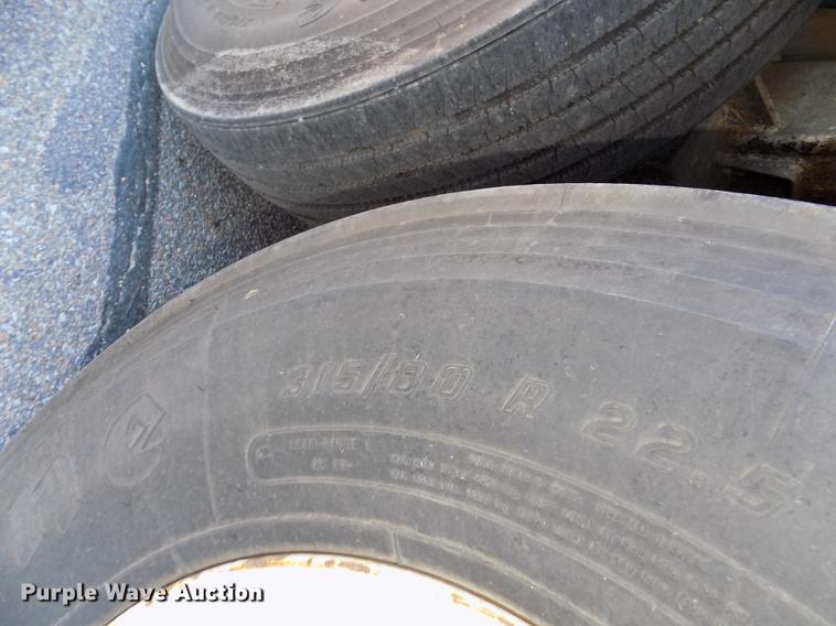 image for item DB8558 1996 MCI 102-D3 coach bus