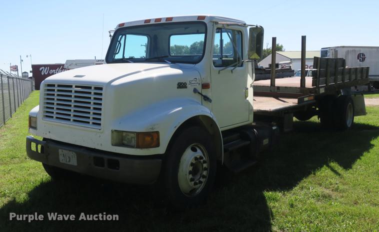 image for item DB8975 2000 International 4700 flat dump bed truck