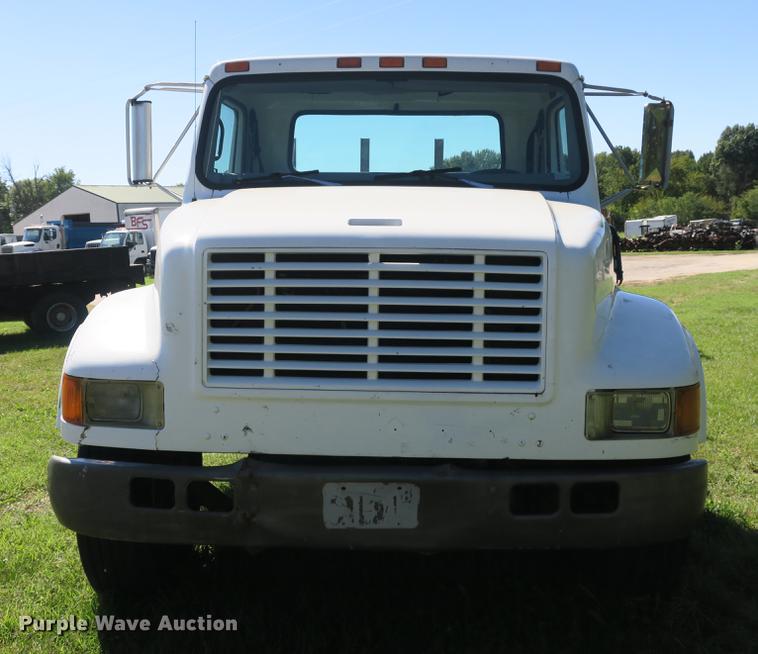 image for item DB8975 2000 International 4700 flat dump bed truck