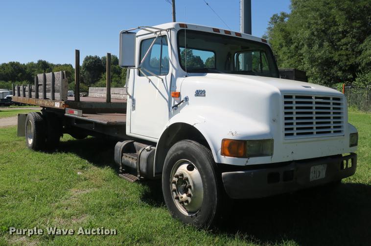 image for item DB8975 2000 International 4700 flat dump bed truck