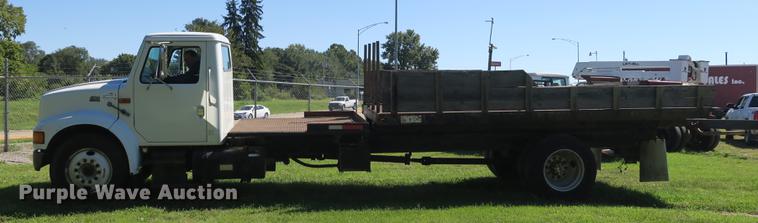 image for item DB8975 2000 International 4700 flat dump bed truck