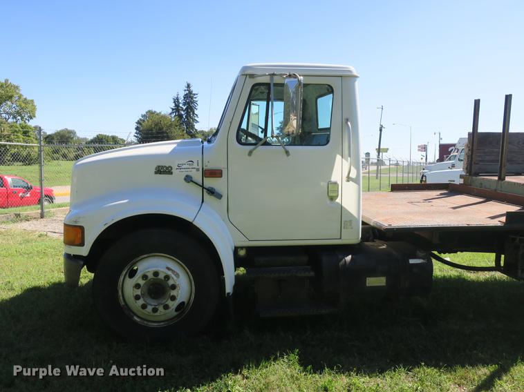 image for item DB8975 2000 International 4700 flat dump bed truck