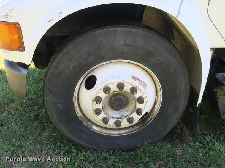 image for item DB8975 2000 International 4700 flat dump bed truck