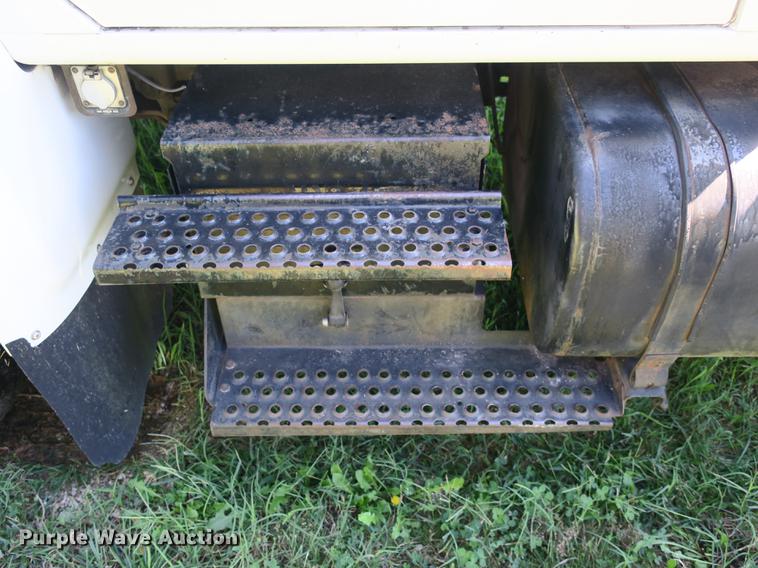 image for item DB8975 2000 International 4700 flat dump bed truck