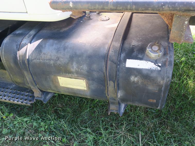 image for item DB8975 2000 International 4700 flat dump bed truck