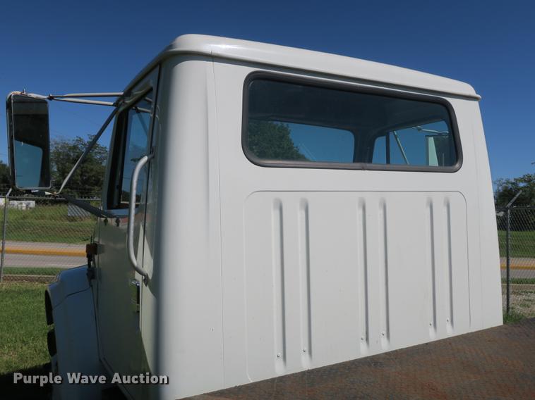 image for item DB8975 2000 International 4700 flat dump bed truck