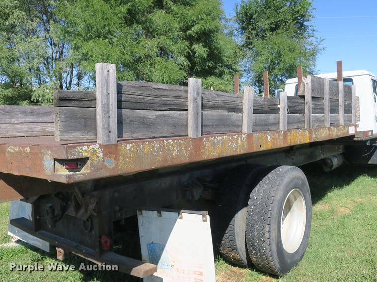 image for item DB8975 2000 International 4700 flat dump bed truck
