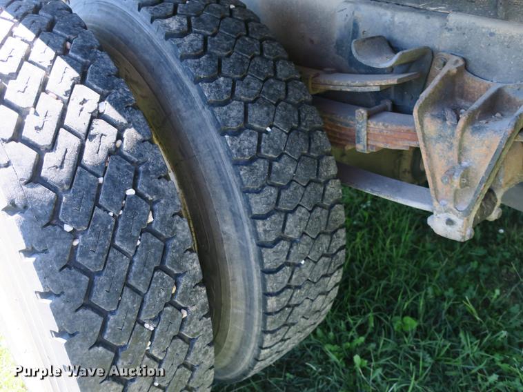 image for item DB8975 2000 International 4700 flat dump bed truck