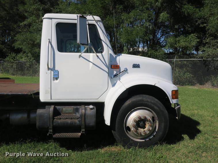 image for item DB8975 2000 International 4700 flat dump bed truck