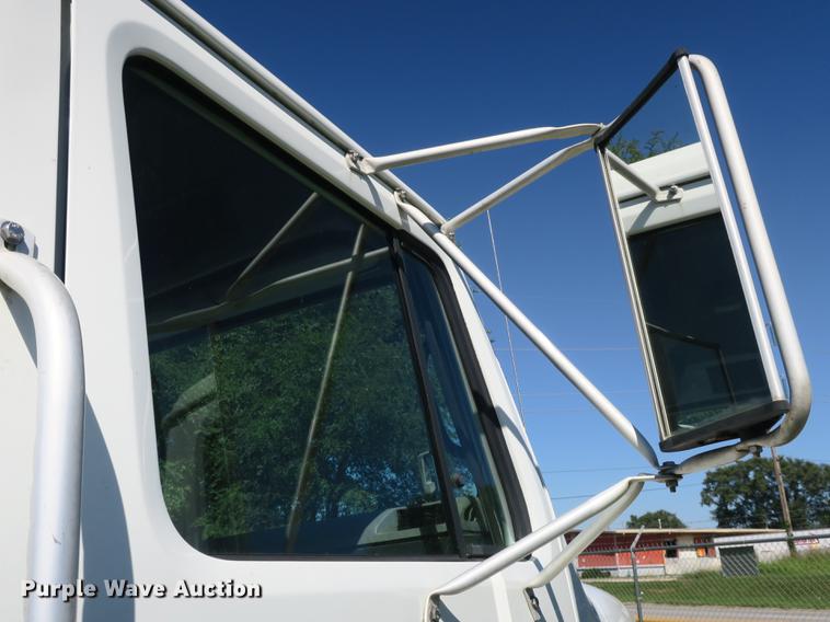 image for item DB8975 2000 International 4700 flat dump bed truck