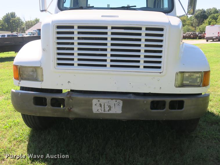 image for item DB8975 2000 International 4700 flat dump bed truck